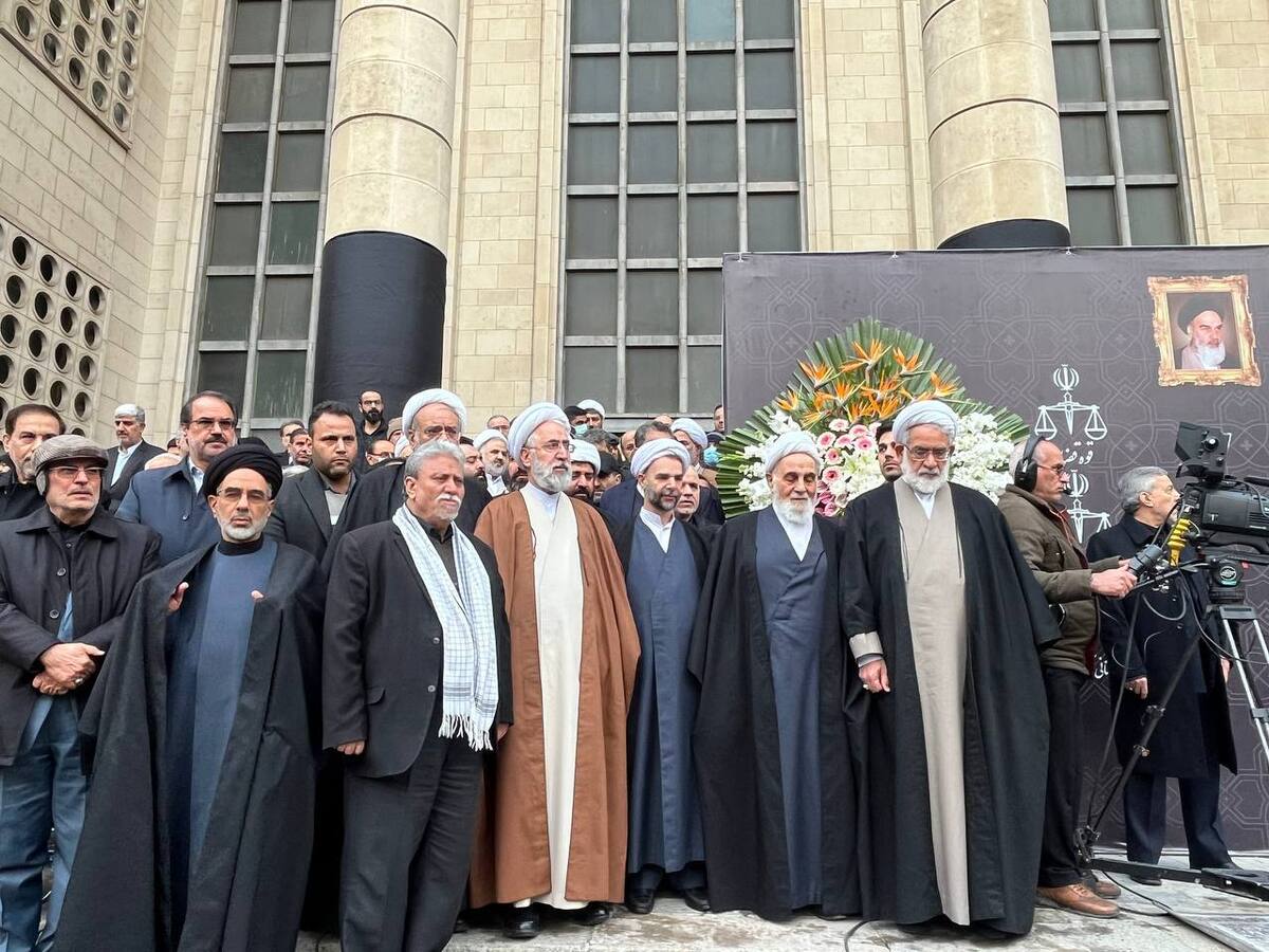 رئیس دیوان عالی کشور: قضات جوان و توانمند راه شهیدان حججالاسلام والمسلمین مقیسه و رازینی را ادامه میدهند رئیس دیوان عالی کشور: قضات جوان و توانمند راه شهیدان حججالاسلام والمسلمین مقیسه و رازینی را ادامه میدهند