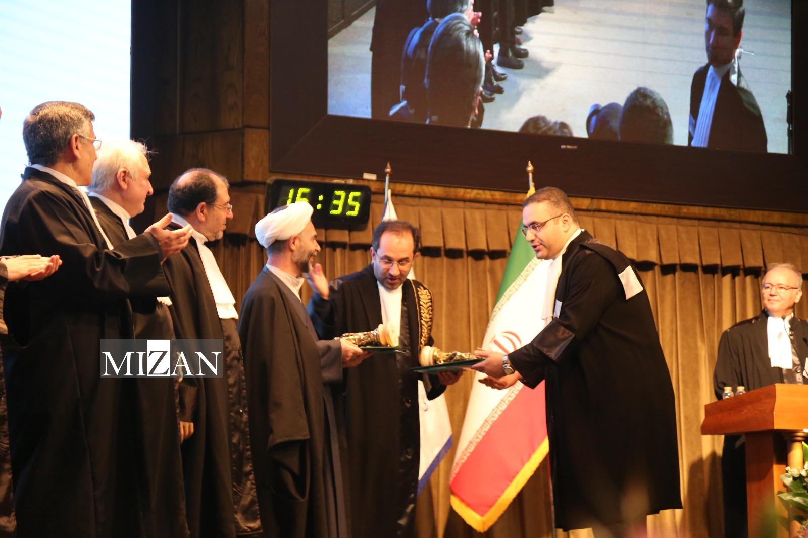 آیین تحلیف ۷۳۵ نفر از کارآموزان وکالت کانون وکلای دادگستری مرکز وکلا برگزار شد/ معاون اول قوه قضاییه: صلاحیت قاضی و وکیل موجب تحقق عدالت در جامعه خواهد شد