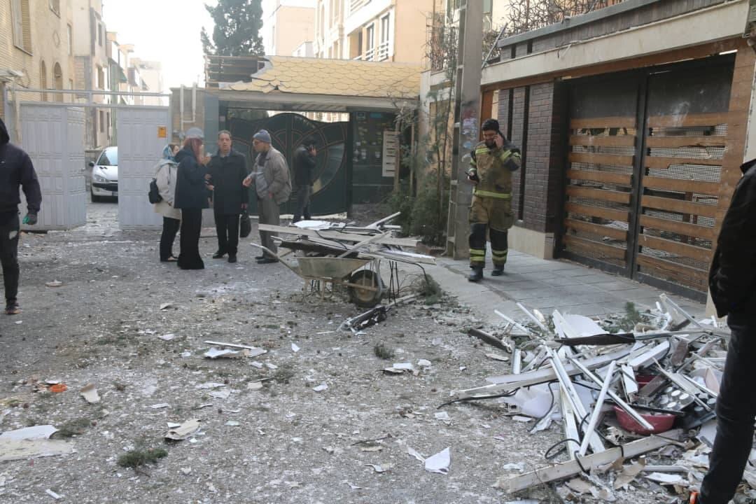 مصدومیت ۴ نفر در پی انفجار یک ساختمان نوساز در خیابان فرحزادی تهران
