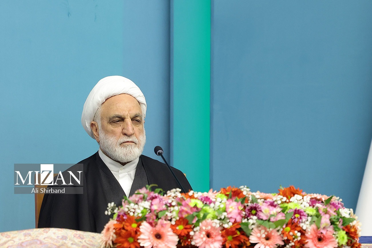 نشست مشترک سران و جمعی از مسئولان قوای سه‌گانه برگزار شد