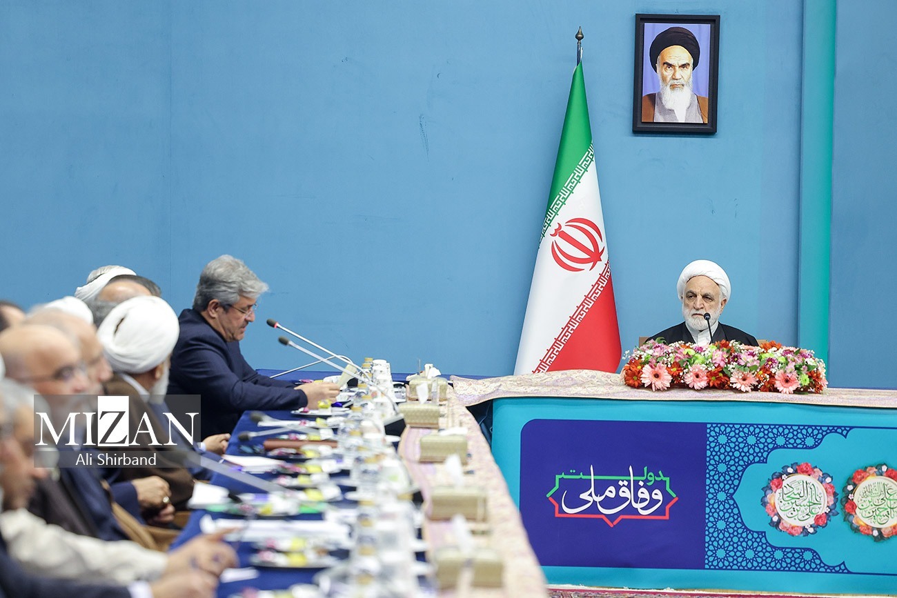 نشست مشترک سران و جمعی از مسئولان قوای سه‌گانه برگزار شد