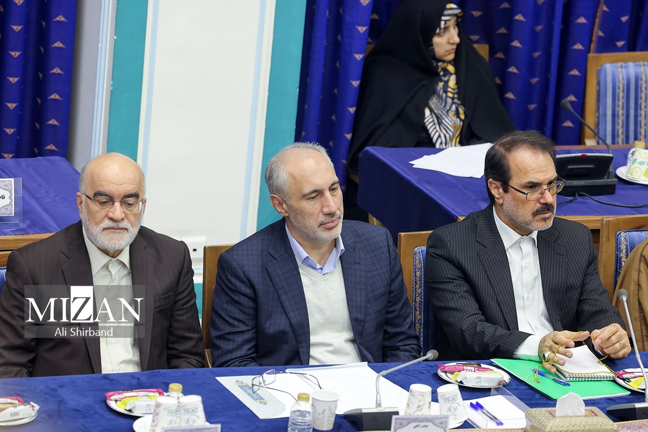 نشست مشترک سران و جمعی از مسئولان قوای سه‌گانه برگزار شد