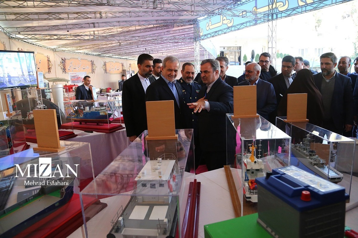 بازدید پزشکیان از نمایشگاه توانمندی‌ها و ظرفیت‌های وزارت دفاع و پشتیبانی نیرو‌های مسلح