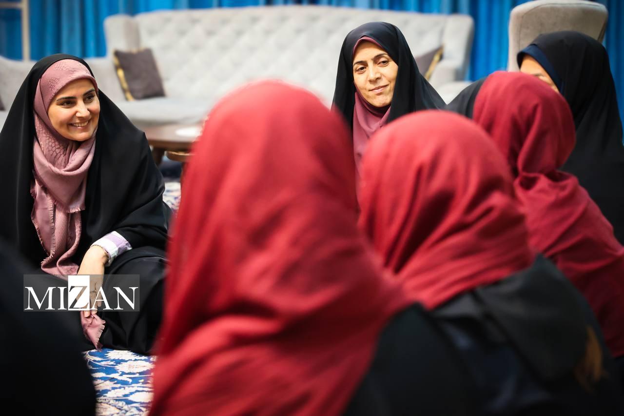 بازدید وزیر راه و شهرسازی به مناسبت دهه مبارک فجر از کانون اصلاح و تربیت استان تهران بازدید وزیر راه و شهرسازی به مناسبت دهه مبارک فجر از کانون اصلاح و تربیت استان تهران