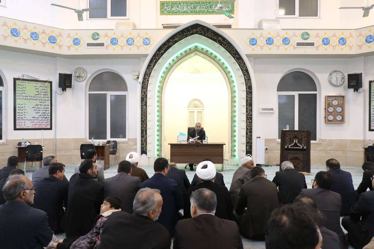 میز خدمت مسئولان قضایی گلستان در مسجد اهل سنت گنبدکاووس برگزار شد