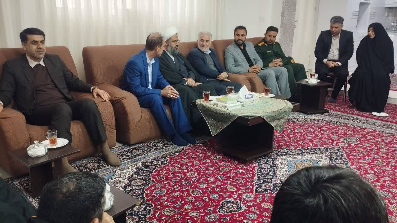 رئیس سازمان زندانها از ادارههای ثبت اسناد و پزشکی قانونی شهرستان پلدختر بازدید کرد رئیس سازمان زندانها از ادارههای ثبت اسناد و پزشکی قانونی شهرستان پلدختر بازدید کرد