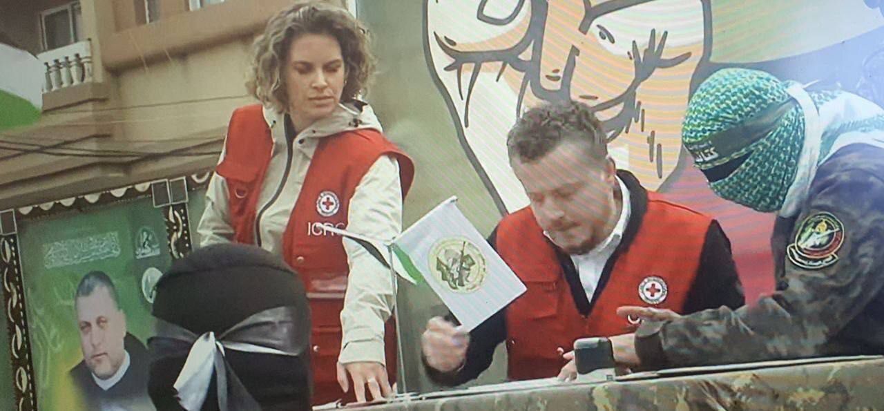 مرحله پنجم تبادل اسیران؛ ۱۸۳ اسیر فلسطینی در ازای ۳ زندانی صهیونیست آزاد میشوند مرحله پنجم تبادل اسیران؛ ۱۸۳ اسیر فلسطینی در ازای ۳ زندانی صهیونیست آزاد میشوند