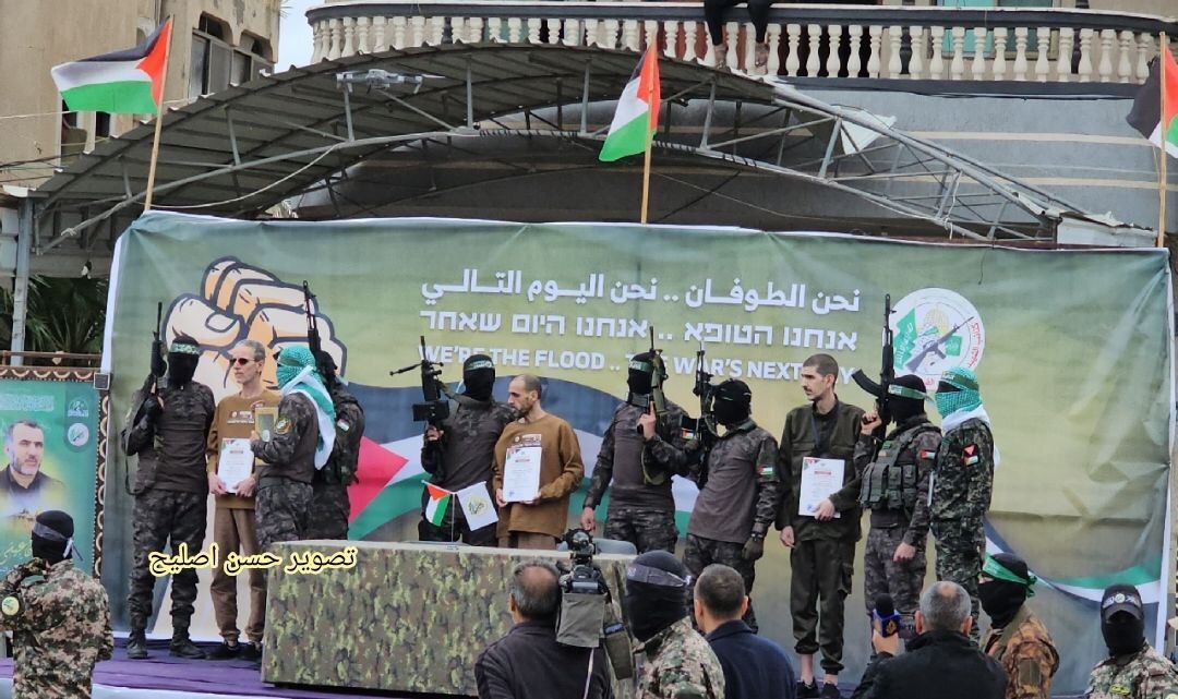 مرحله پنجم تبادل اسیران؛ ۱۸۳ اسیر فلسطینی در ازای ۳ زندانی صهیونیست آزاد میشوند مرحله پنجم تبادل اسیران؛ ۱۸۳ اسیر فلسطینی در ازای ۳ زندانی صهیونیست آزاد میشوند