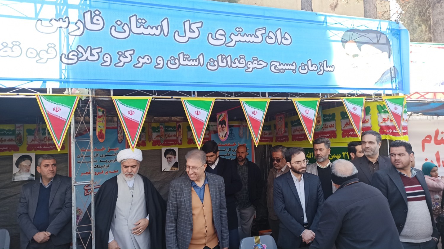 رسیدگی به مشکلات حقوقی و قضایی مردم توسط مسئولان قضایی سراسر کشور در راهپیمایی ۲۲ بهمن رسیدگی به مشکلات حقوقی و قضایی مردم توسط مسئولان قضایی سراسر کشور در راهپیمایی ۲۲ بهمن