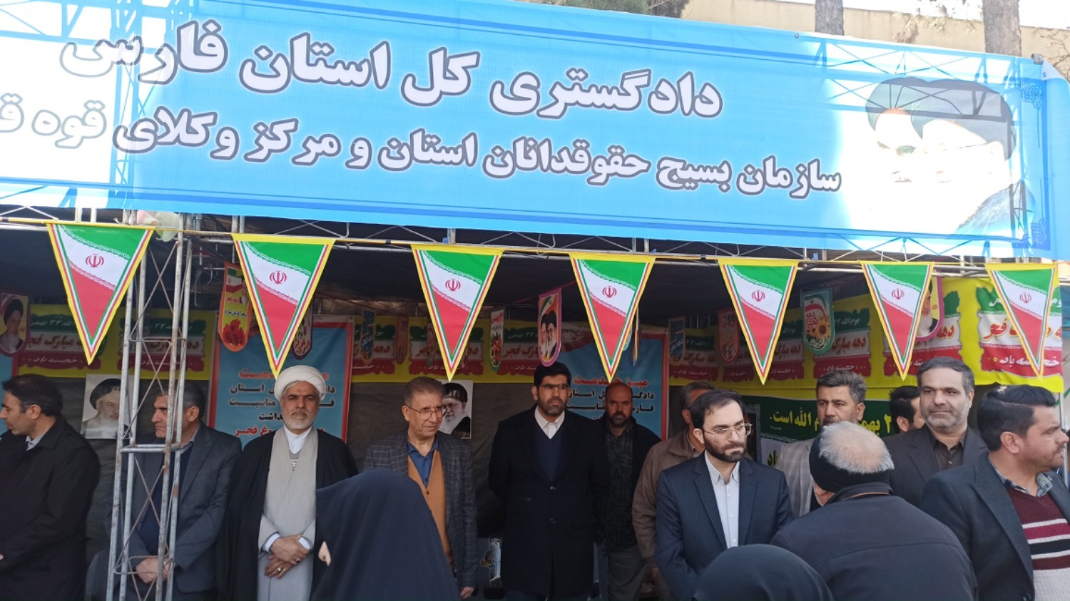 رسیدگی به مشکلات حقوقی و قضایی مردم توسط مسئولان قضایی سراسر کشور در راهپیمایی ۲۲ بهمن رسیدگی به مشکلات حقوقی و قضایی مردم توسط مسئولان قضایی سراسر کشور در راهپیمایی ۲۲ بهمن