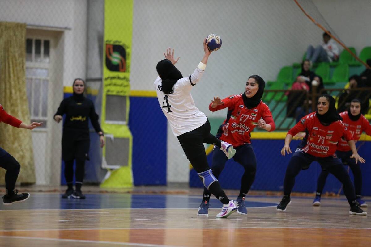 لیگ برتر هندبال زنان| پیروزی مهم صدرنشینان و برد ارزشمند نفت و گاز در ملارد