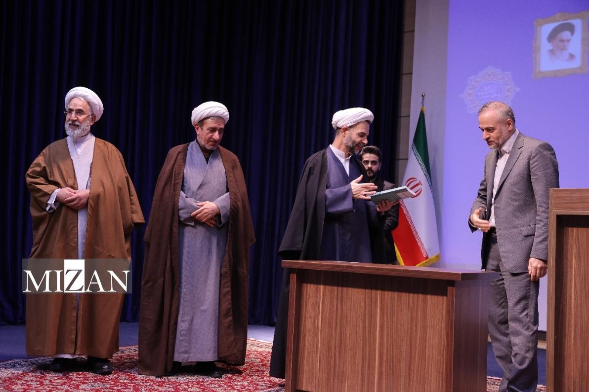 بیست و پنجمین همایش دادستان‌های عمومی و انقلاب، نظامی و ویژه روحانیت سراسر کشور از روز گذشته در مشهد مقدس آغاز شد/ معاون اول قوه قضاییه: مقامات قضایی باید به هنگام مشاهده تضییع حقوق مردم و بر هم زدن امنیت روانی جامعه قاطعانه برخورد کنند