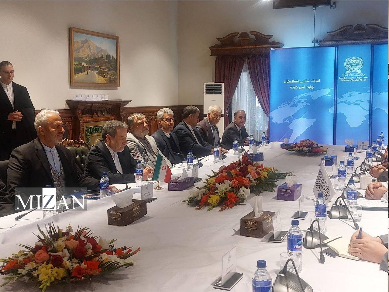 عراقچی به افغانستان سفر کرد؛ دیدار و رایزنی وزیر امور خارجه با امیرخان متقی عراقچی به افغانستان سفر کرد؛ دیدار و رایزنی وزیر امور خارجه با امیرخان متقی