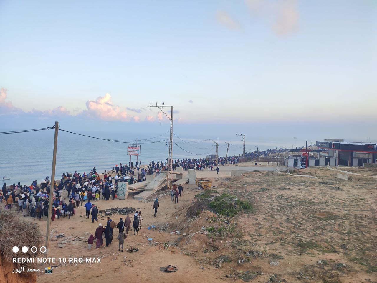 عقبنشینی نظامیان صهیونیست از محور نتزاریم؛ خیابان الرشید به روی آوارگان باز شد عقبنشینی نظامیان صهیونیست از محور نتزاریم؛ خیابان الرشید به روی آوارگان باز شد