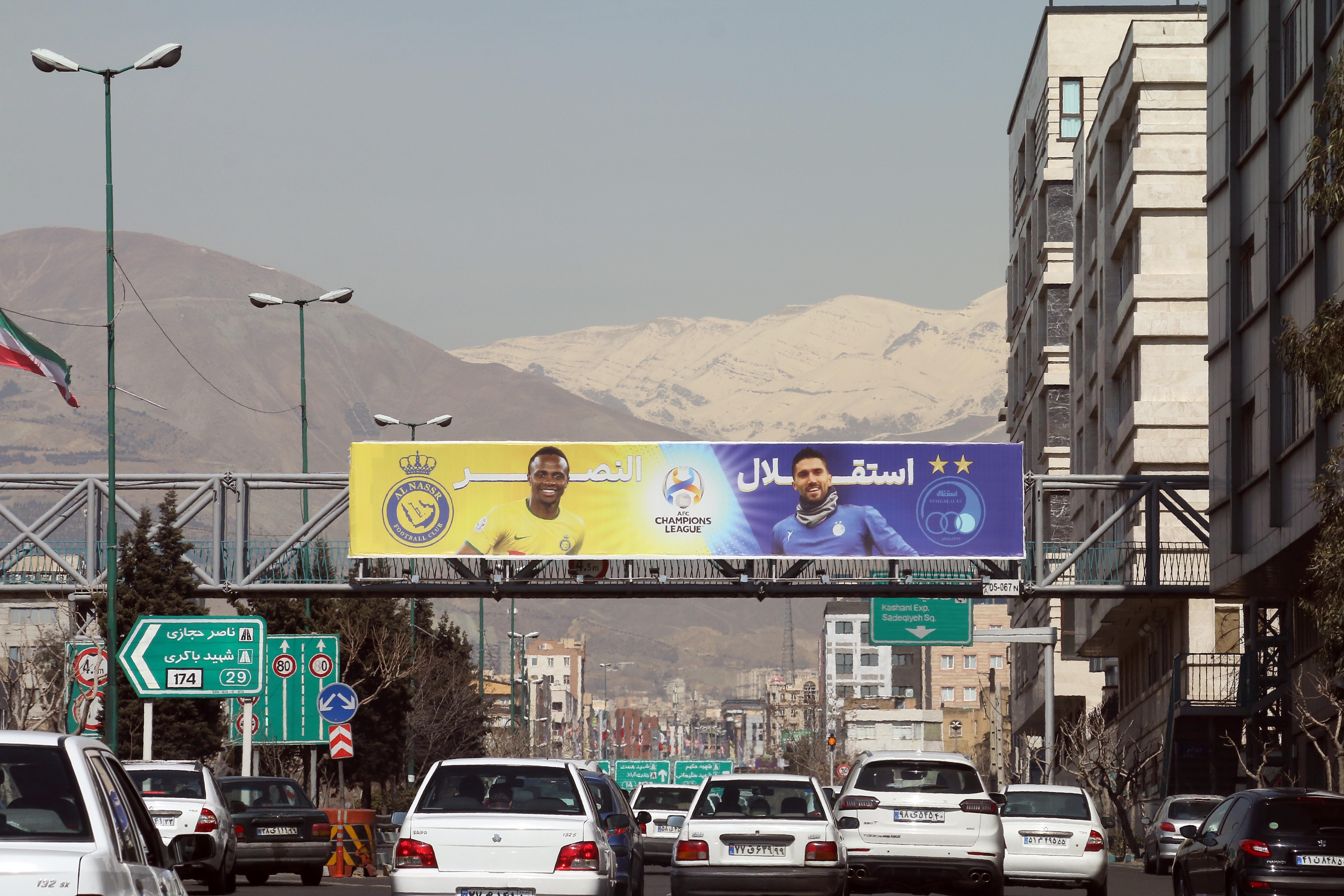 اکران تصویر دیدار استقلال و النصر در بیلبورد‌های سطح شهر