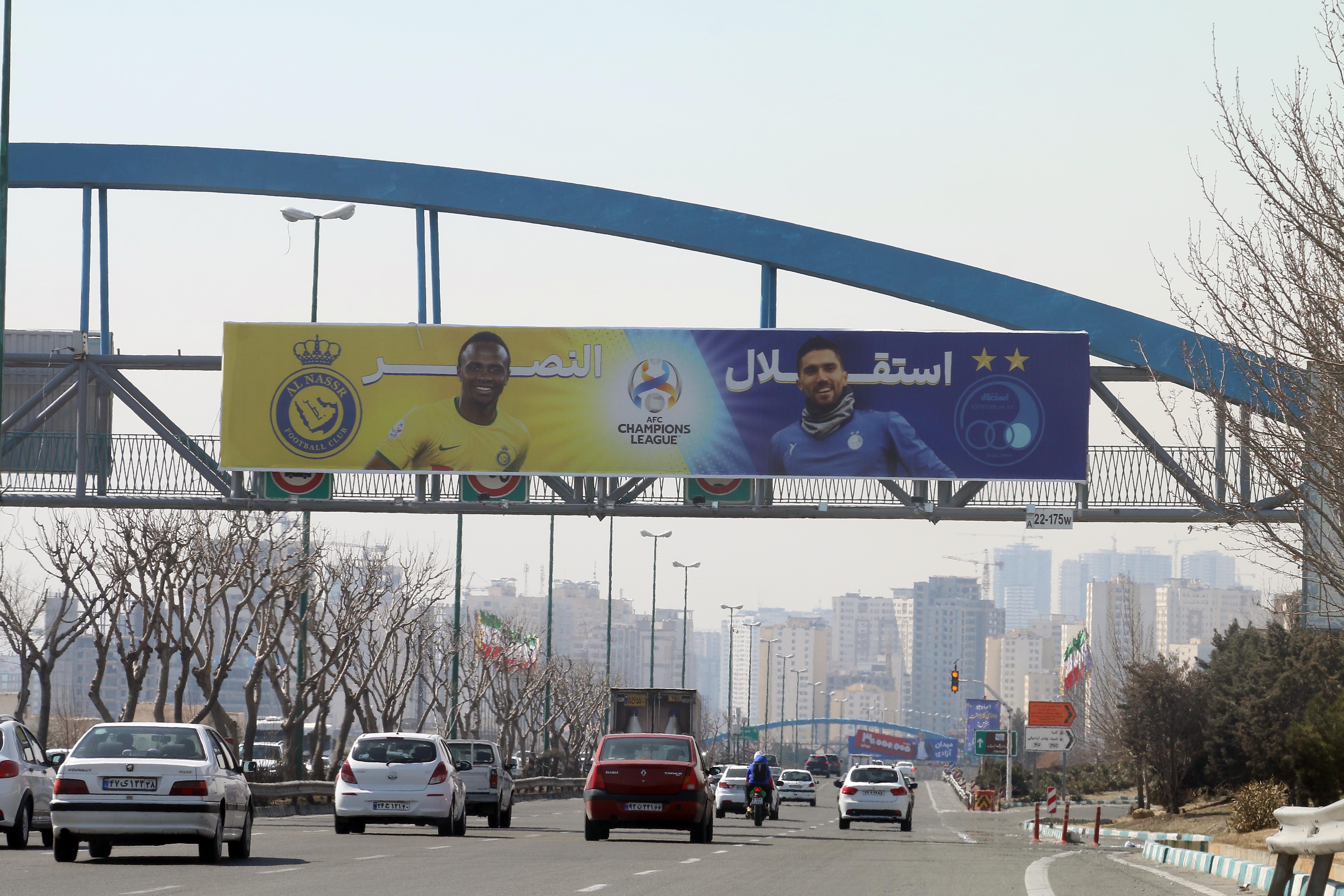 اکران تصویر دیدار استقلال و النصر در بیلبورد‌های سطح شهر