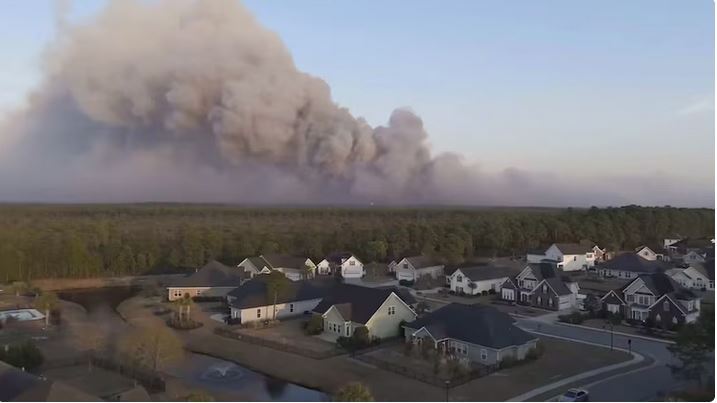 ۱۷۵ آتش‌سوزی در کارولینای شمالی و جنوبی؛ هزاران هکتار از اراضی جنگلی ویران شد