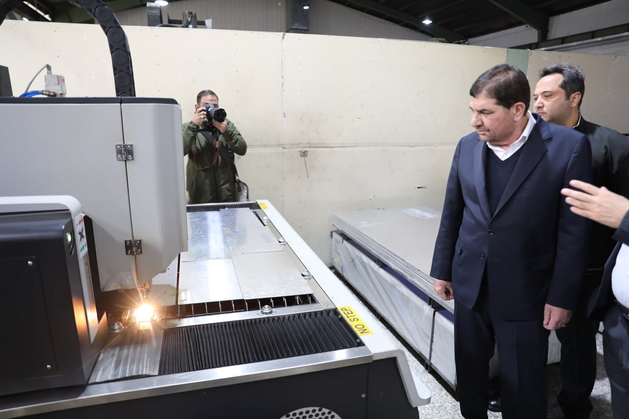 مخبر: شجاعت تولید کننده ایرانی ستودنی است/ جوانان محور تولید محصولات تحریمی هستند