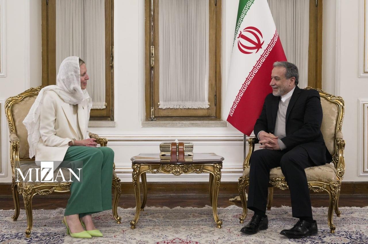 تقدیم استوارنامه سفیران جدید ویتنام و نیوزیلند به عراقچی