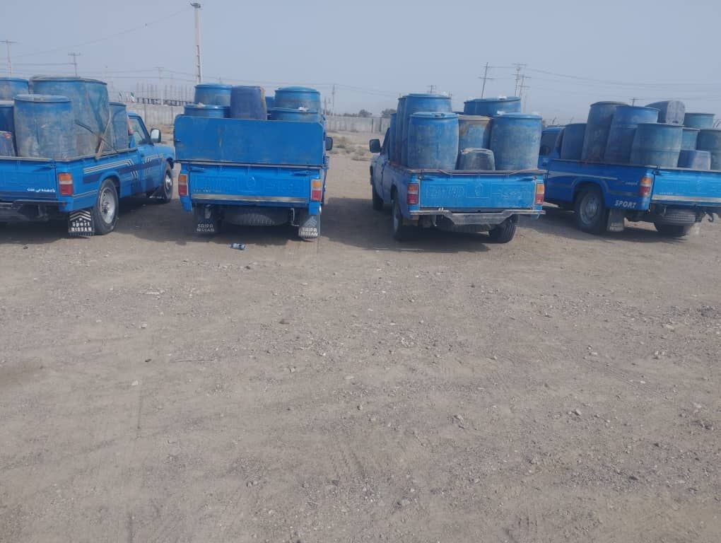۷۰ هزار لیتر گازوئیل در پارسیان با جاسازی مخزن فرآورده‌های نفتی در ترانس برق در بندر خمیر کشف شد/ توقیف کاروان خودرو‌های حامل سوخت قاچاق در میناب