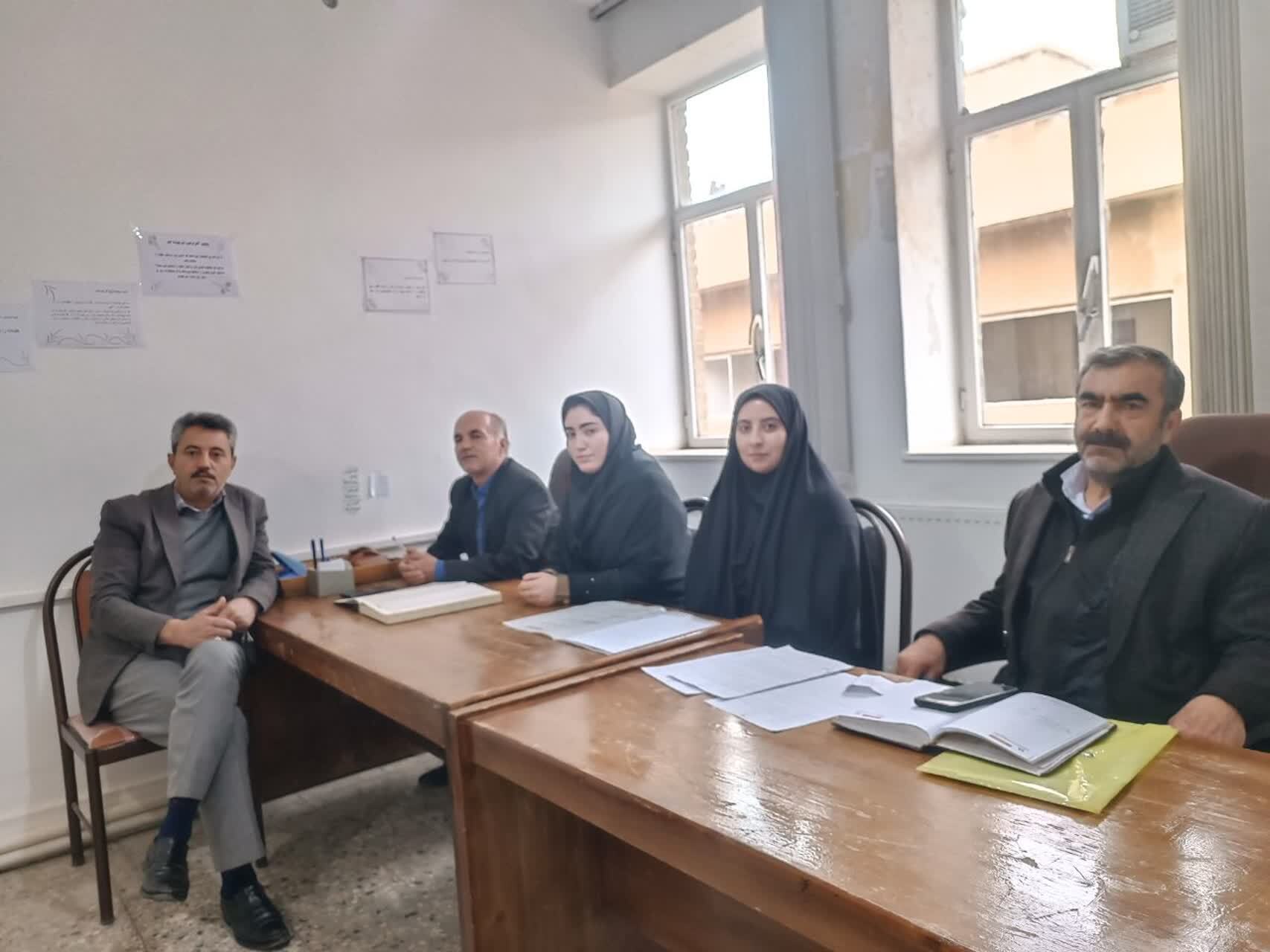 گفت‌و‌گو با صلح‌یار اهل بیجار که به صلح و سازش ماهیانه ۲۵ پرونده کمک می‌کند