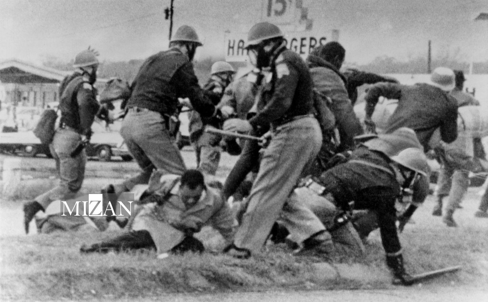 تاریخچه خشونت پلیس آمریکا///////////////////////////// عید