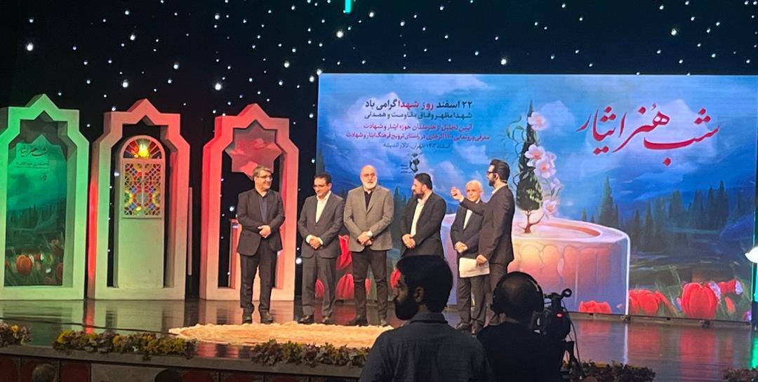 «شب هنر ایثار»؛ با معرفی و رونمایی از ۱۱۰۰ اثر هنری برگزار شد