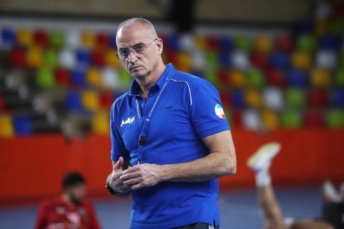 سرمربی تیم ملی هندبال: قصد داریم سیستم بازی اسپانیایی را برای تیم ملی تعریف کنیم/ بازیکنانم درک کردند از آنها چه می‌خواهم