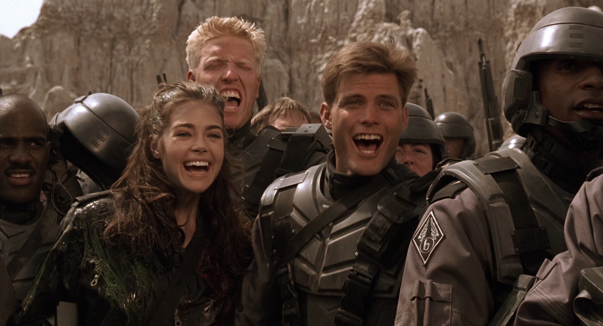 فروش ضعیف «نووکائین» در گیشه/ رابرت پاتینسون عقل خود را از دست داده بود/ گلایه اسکارلت جواهنسون از اجبار پیوستن به اینستاگرام