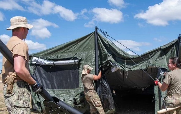 نظامی‌سازی مهاجرت و اخراج مهاجران در غل‌وزنجیر؛ پرده‌های جدید از واقعیت آمریکای مدعی حقوق بشر