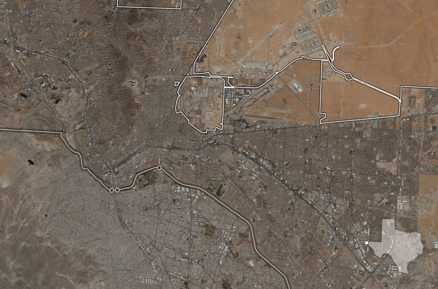 ورود سیاست‌های ضدمهاجرتی ترامپ از اخراج در غل‌وزنجیر به بازداشت در سایت‌های نظامی