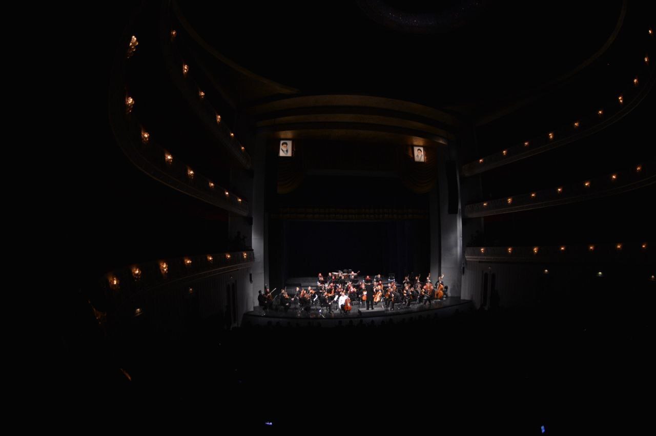 ارکستر مجلسی سنت پیترزبورگ و ارکستر سمفونیک تهران روی صحنه رفتند