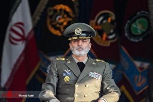 فرمانده کل ارتش سالروز تأسیس سپاه پاسداران انقلاب اسلامی را تبریک گفت