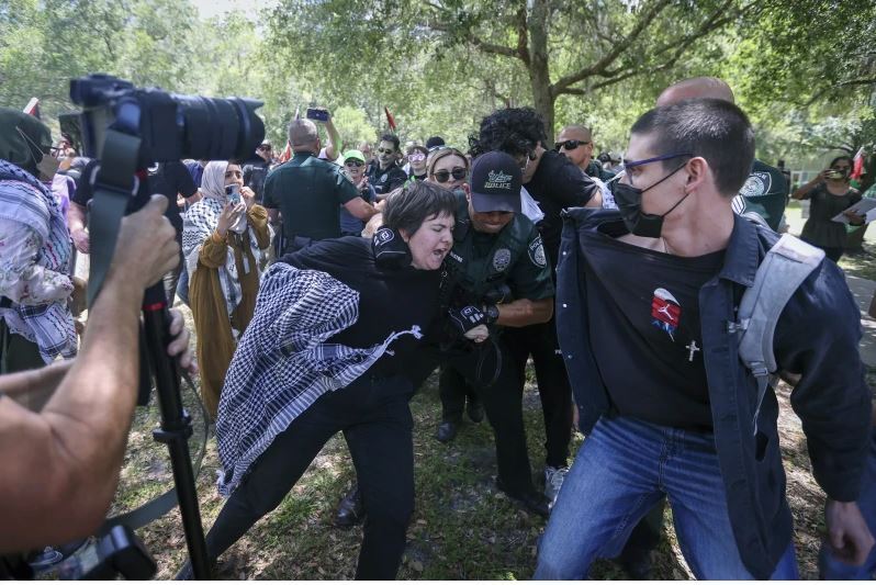 ادامه سرکوب معترضان در دانشگاههای مریکا ادامه سرکوب معترضان در دانشگاههای مریکا