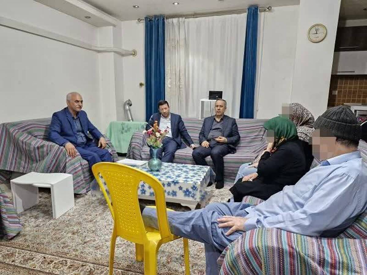 رئیس دادگستری بوشهر با خانواده دو زندانی نیازمند دیدار کرد