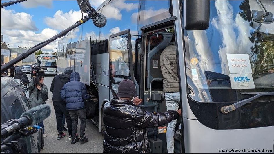سرکوب دوباره پناهجویان از سوی پلیس فرانسه؛ صدها پناهجو از اردوگاه اسگوات اخراج شدند