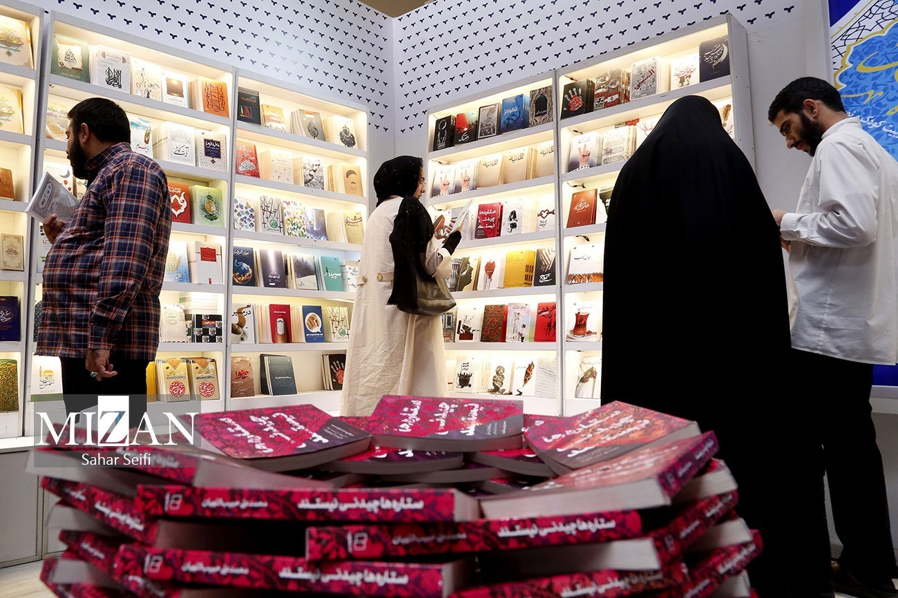 قیمت‌های بالای کتاب خرید را سخت کرده است/ نمایشگاه گردی پدیده‌ای نوظهور و فراگیر در سید پنجمین نمایشگاه بین‌المللی کتاب است.