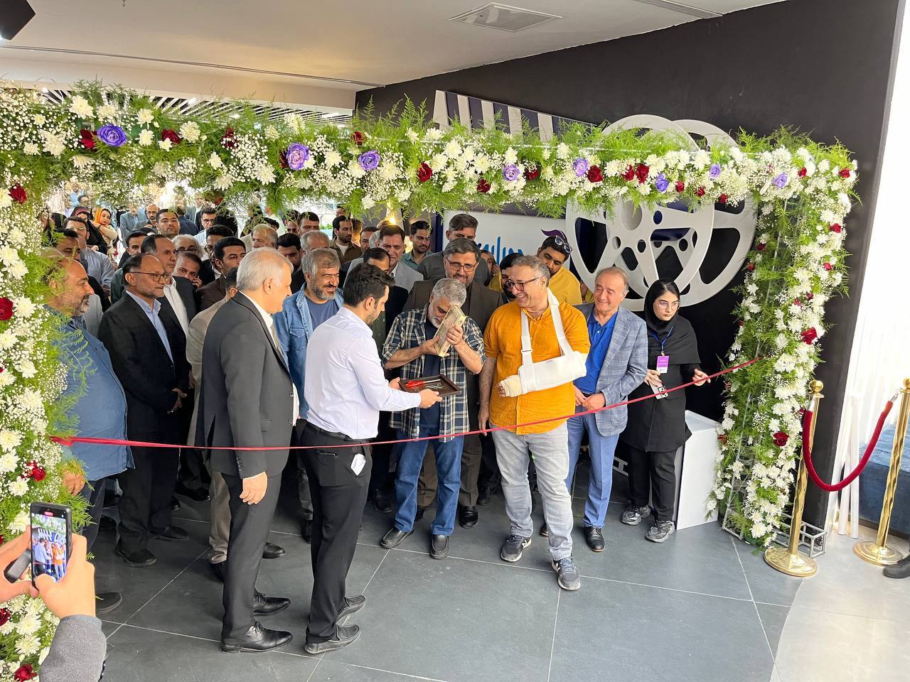 آیین افتتاحیه سینما مهر مادر دزفول برگزار شد آیین افتتاحیه سینما مهر مادر دزفول برگزار شد