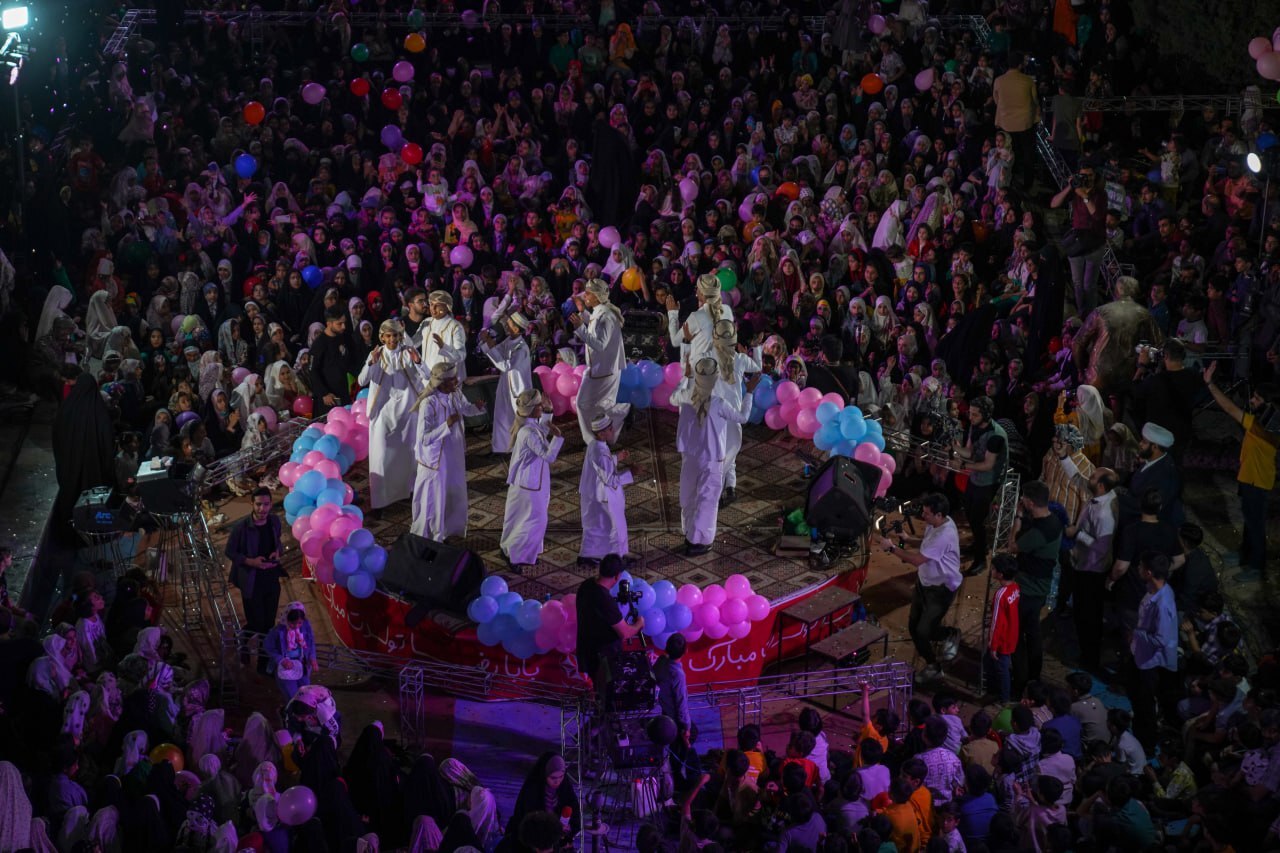 جشنی به وسعت عشق بچهها به بابارضا در شهر یزد جشنی به وسعت عشق بچهها به بابارضا در شهر یزد