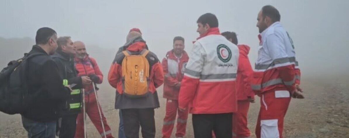 آخرین اخبار درباره وقوع سانحه برای بالگرد حامل رئیس جمهور/ تیم‌های امدادی به محل اعزام شدند