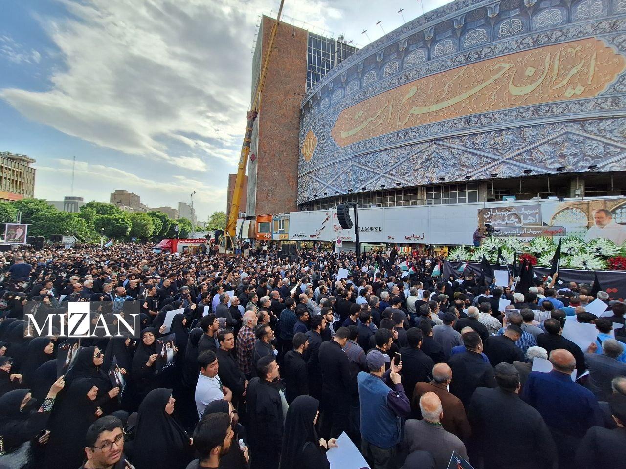 اجتماع مردم ایران به‌مناسبت شهادت آیت‌الله رئیسی/ تهرانی‌ها در میدان ولیعصر (عج) تجمع کردند