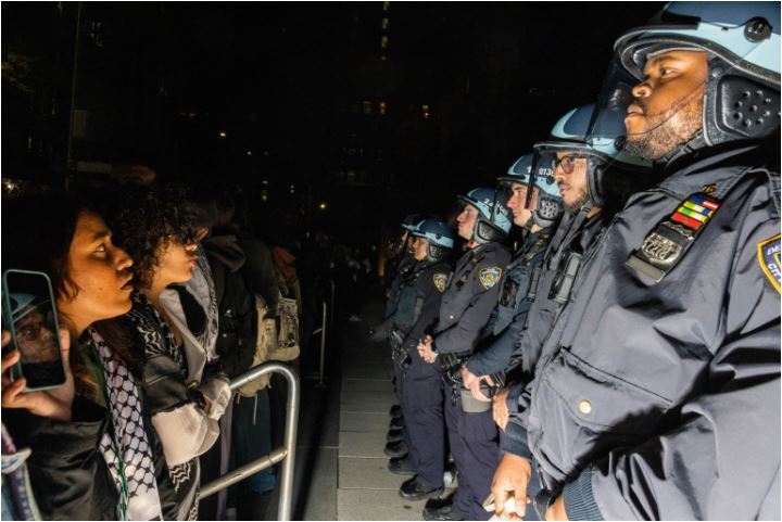 سرکوب اعتراضات حامی فلسطین در دانشگاهع‌های آمریکا؛ صدها دانشجو تعلیق و بازداشت شدند