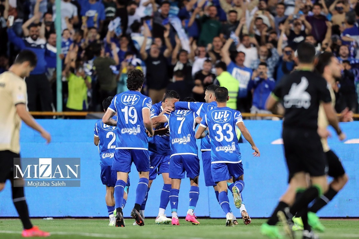 فلاحتزاده: تراکتور احیاء شود کار برای استقلال سخت میشود/ هنوز انتقال مالکیت استقلال را باور نکردهام فلاحتزاده: تراکتور احیاء شود کار برای استقلال سخت میشود/ هنوز انتقال مالکیت استقلال را باور نکردهام