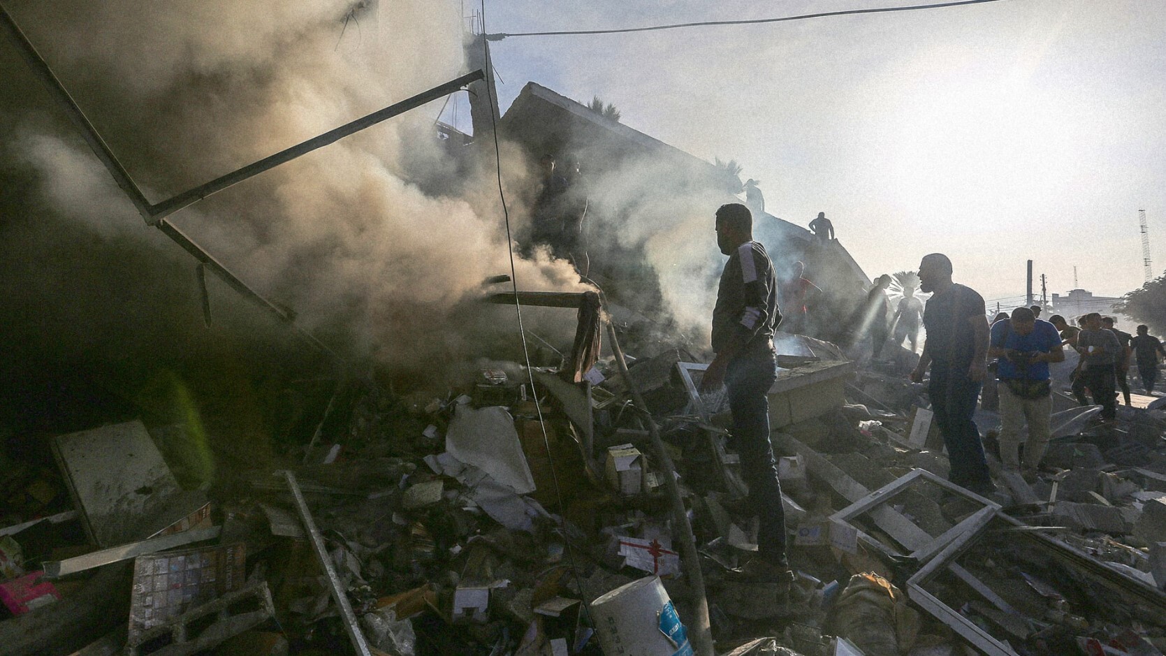 ترکیب سمی و مرگ‌بار آوار، آزبست و مهمات منفجر نشده؛ غزه بر لبه پرتگاه فاجعه‌ای دیگر