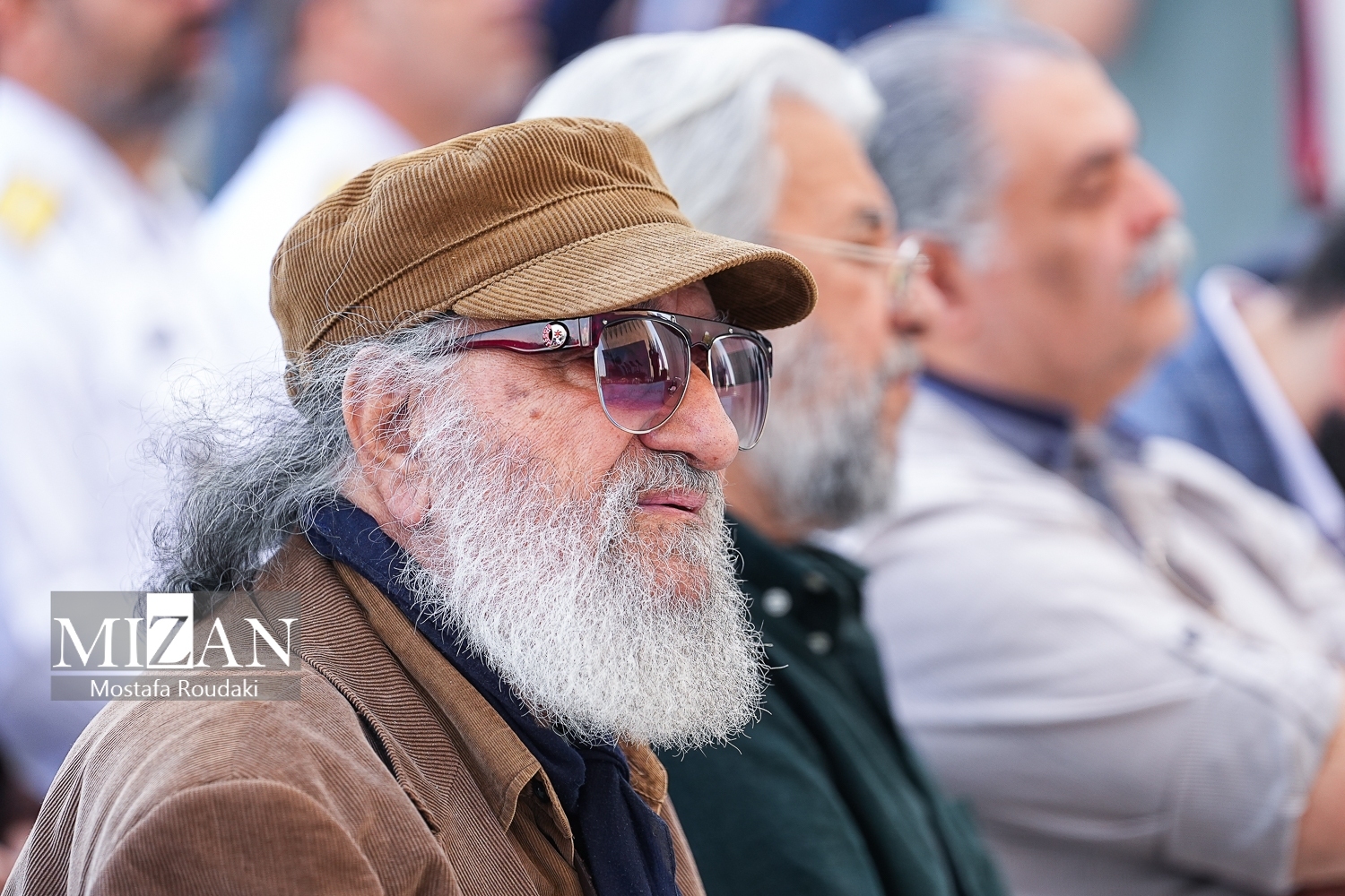 هنرمندان از شهید جمهور  می‌گویند