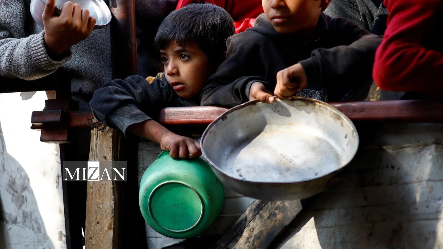 شبح مرگ در تعقیب کودکان غزه؛ سوءتغذیه از شمال تا جنوب قربانی می‌گیرد