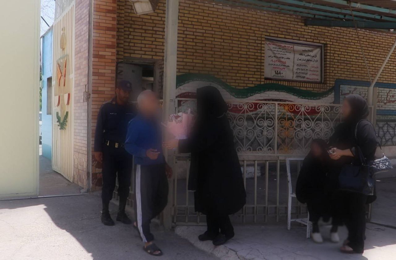 ماجرای آزادی یک زندانی بی‌ملاقاتی بعد از ۱۵ سال پس از ملاقات با مسئولان قضایی در زندان ورامین