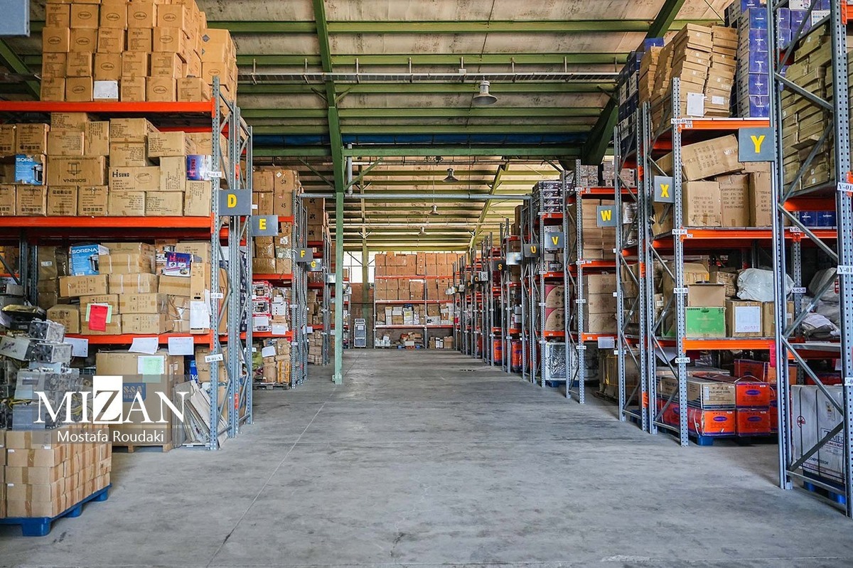 دستور ترخیص ۹۰ درصد مواد اولیه و تجهیزات واحد‌های تولیدی صنعتی استان مرکزی صادر شد/۷۰ درصد وسایل نقلیه رسوبی توقیف شده تا پایان شهریور تعیین تکلیف می‌شود