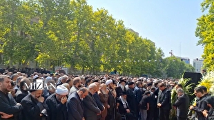 سوگواری حاضران در مراسم تشییع پیکر شهید امیرعبداللهیان