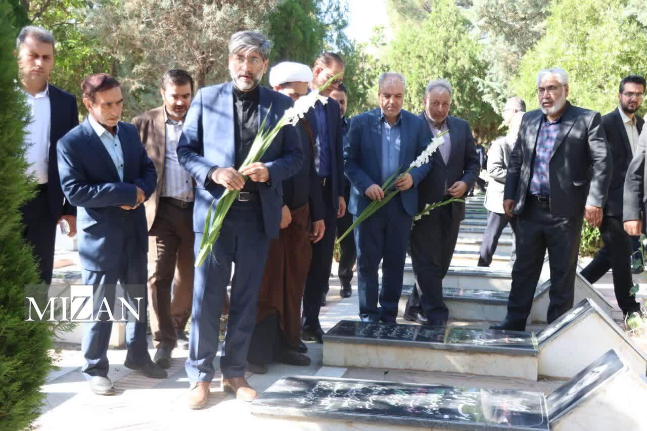 تجدید میثاق مسئولین قضایی کشور با آرمانهای شهدا تجدید میثاق مسئولین قضایی کشور با آرمانهای شهدا